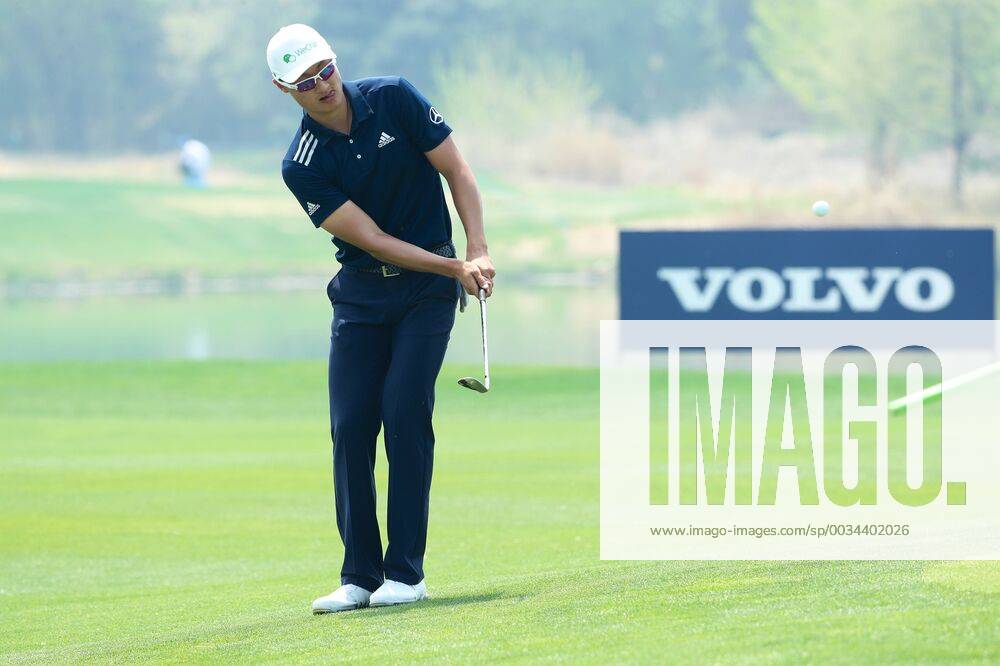 Li Haotong of China competes in the first round of the 2018 Volvo China Open golf tournament in Beijing, China, 26 April 2018. Golf players tee off 2018 Volvo China Open 20180426_48099