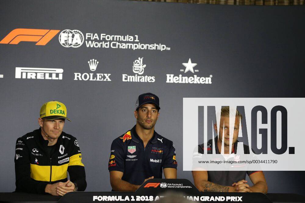 Ambiente en el circuito de Baku antes del Gran Premio de Azerbaiyán. En la imagen, Nico Hulkenberg, Daniel Ricciardo y Kevin Magnussen.Atmosphere at Baku City circuit before the Grand Prix of Azerbaijan. In this picture, Nico Hulkenberg, Daniel Ricciardo and Kevin Magnussen. RV RACING PRESS
