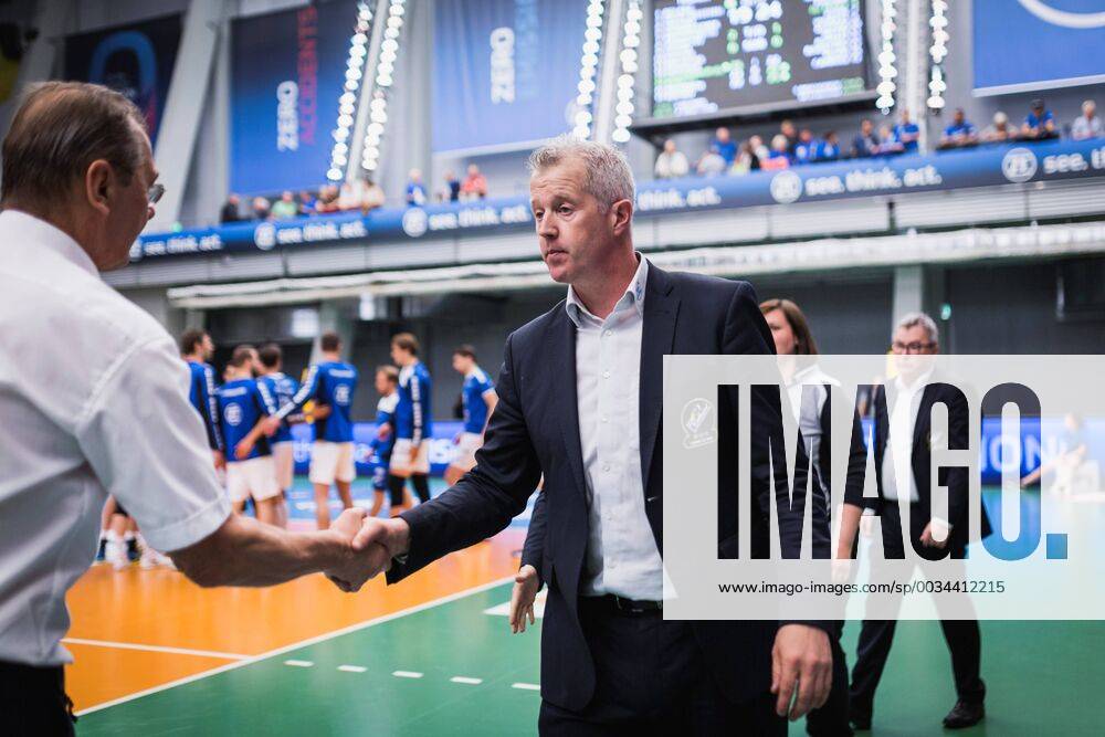 Friedrichshafen Germany 26 04 2018 Manager Stelian Moculescu BR Volleys and coach Vital Heynen Friedrichshafen shake hands after the game in the Playoff Final Game 1 of the Volleyball Bundesliga between VfB Friedrichshafen and the Berlin Recycling Volleys