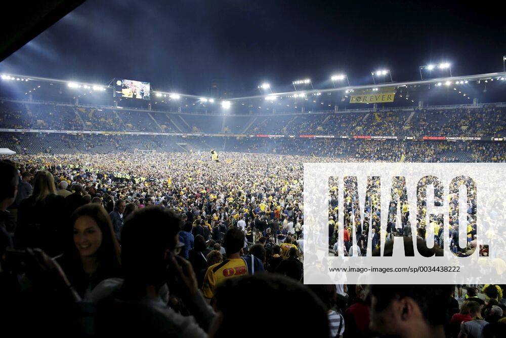Bern Stade de Suisse Football Men Season 2017 2018 BSC Young Boys FC Lucerne Image shows Stadium full Spectator Action Single shot