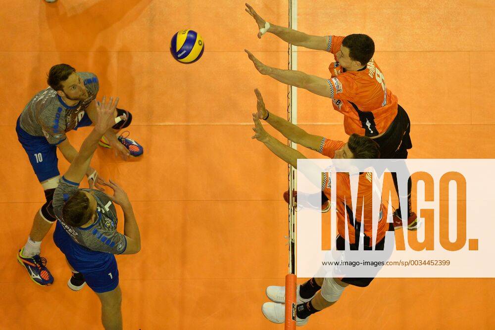 Volleyball Mens Season 2017 18 1 Bundesliga BR Volleys VfB Friedrichshafen Final Series for the German Championship 2 Game Simon Tischer No. 10 VfB Friedrichshafen Bartlomiej Boldaz No. 1 VfB Friedrichshafen Adam White No. 11 Berlin Recycling Volleys Graham Vigrass No. 8 Berlin Recycling Volleys 29 04 18