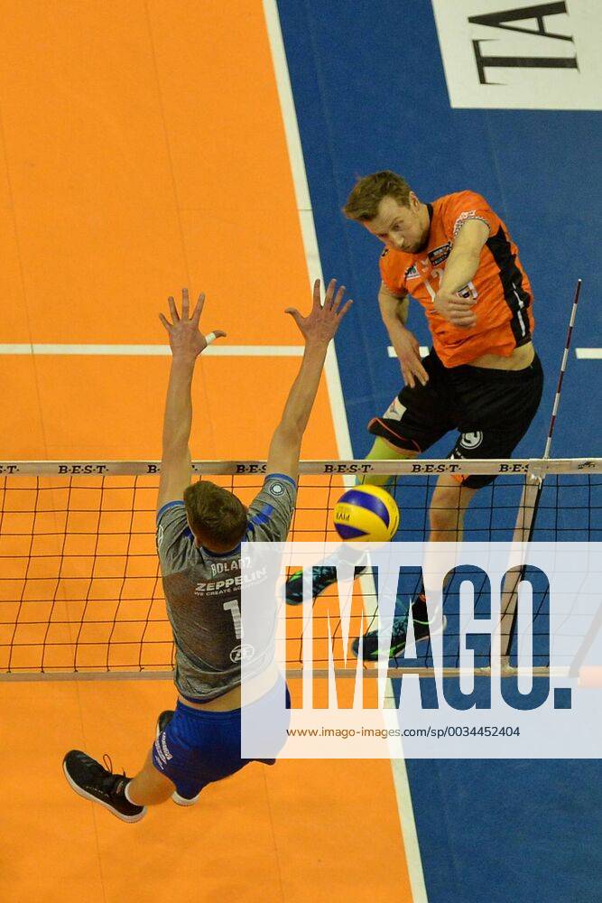 Volleyball Mens Season 2017 18 1 Bundesliga BR Volleys VfB Friedrichshafen Final Series for the German Championship 2 Game Bartlomiej Boldaz No 1 VfB Friedrichshafen Paul Carroll No 12 Berlin Recycling Volleys 29 04 18