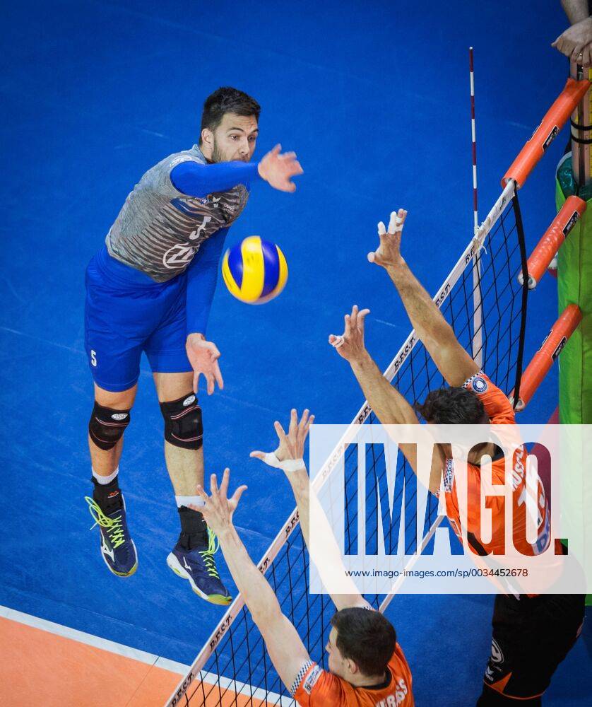 Berlin Germany 29 04 2018 David Sossenheimer Friedrichshafen 5 against the block from Graham Vigrass BR Volleys 8 and Russell Kyle BR Volleys 15 at Playoff Final Game 2 of the Volleyball Bundesliga between Berlin Recycling Volleys and VfB Friedrichshafen