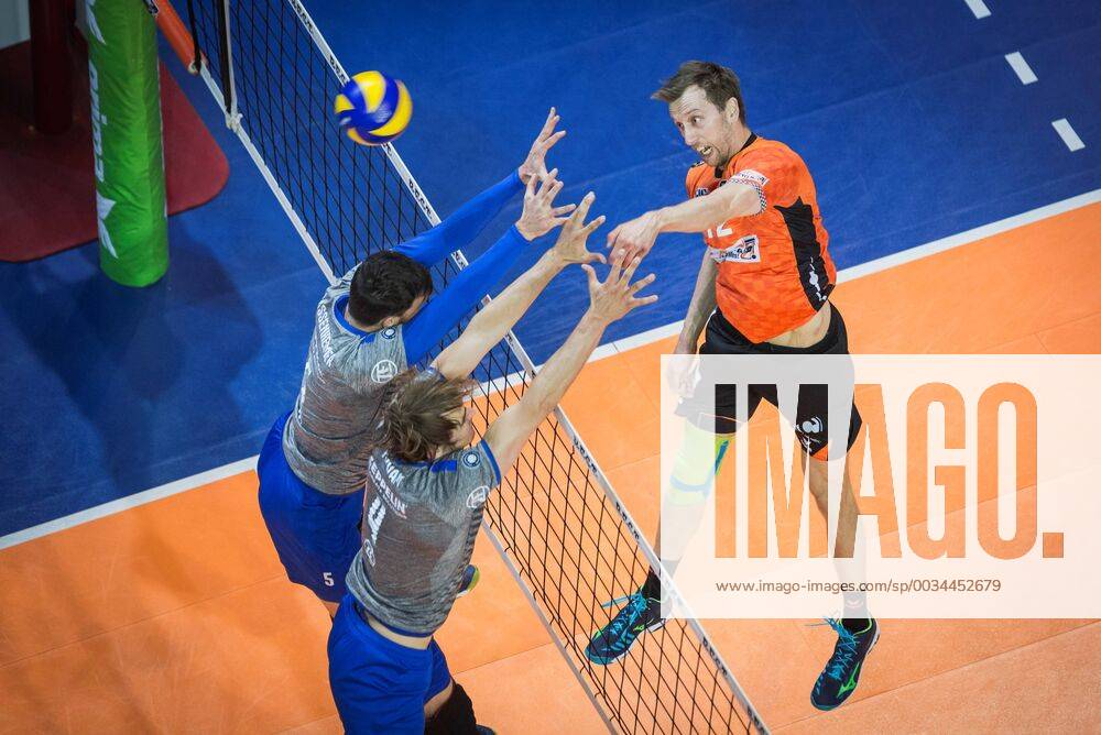 Berlin Germany 29 04 2018 Paul Carroll BR Volleys 12 against the block from David Sossenheimer Friedrichshafen 5 and Andreas Takvam Friedrichshafen 4 at the Playoff Final Game 2 of the Volleyball Bundesliga between Berlin Recycling Volleys and VfB Friedrichshafen