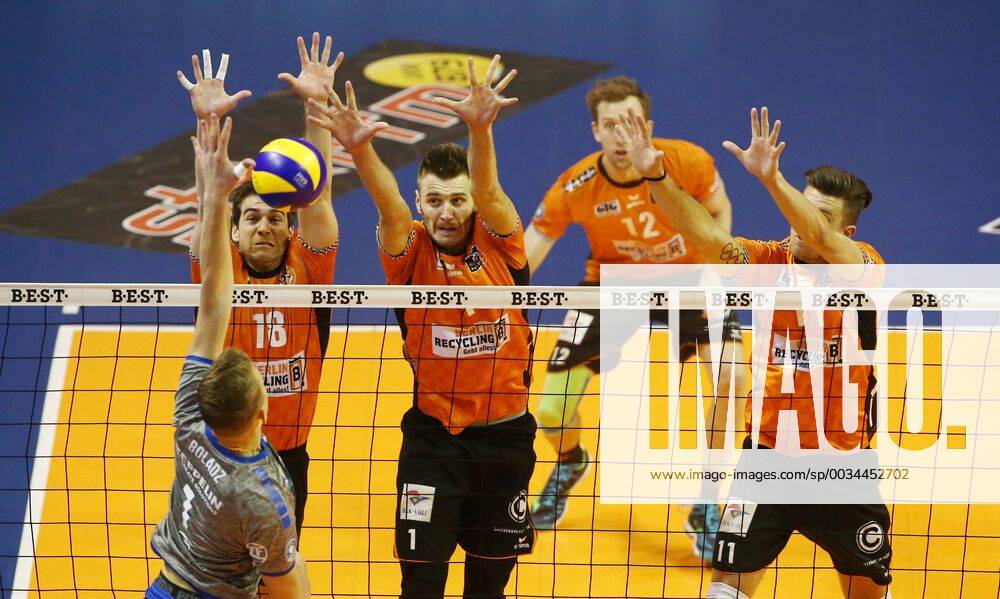 Bartlomiej Boladz in attack Pierre Pujol Aleksandar Okolic Paul Carroll Adam White Sport Volleyball Play Off Final Bundesliga Mens Season 2017 2018 29 04 2018 BR Volleys Berlin BRV vs VfB Friedrichshafen