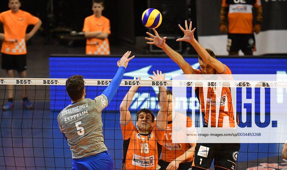 David Sossenheimer Friedrichshafen front back Aleksandar Okolic BR Volleys Paul Carroll BR Volleys Pierre Pujol BR Volleys BR Volleys Berlin VfB Friedrichshafen German Volleyball League Season 2017 2018 playoffs Final DM German Championship Match 2 Men Men Men Men Volleyball Germany Germany Max Schmeling Halle Berlin 29 4 2018
