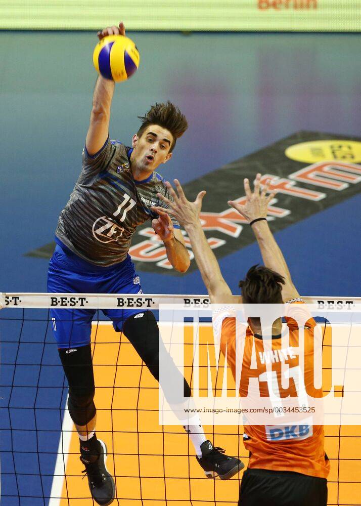 Daniel Malescha in attack Adam White Sport Volleyball Play Off Final Bundesliga Mens Season 2017 2018 29 04 2018 BR Volleys Berlin BRV vs VfB Friedrichshafen