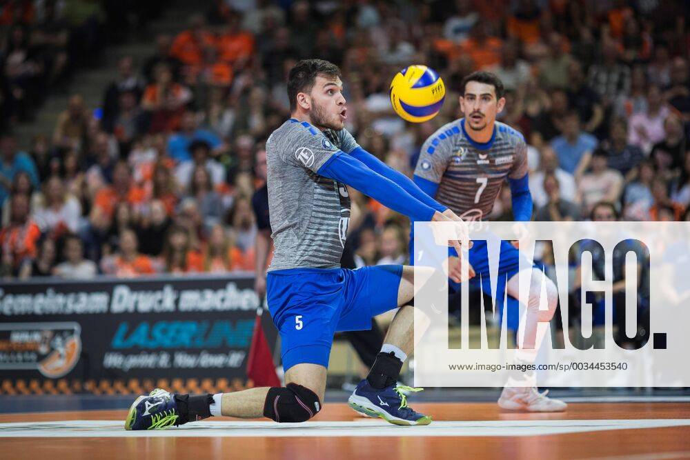 Berlin Germany 29 04 2018 David Sossenheimer Friedrichshafen 5 Athanasios Protopsaltis Friedrichshafen 7 at Playoff Final Game 2 of the Volleyball Bundesliga between Berlin Recycling Volleys and VfB Friedrichshafen