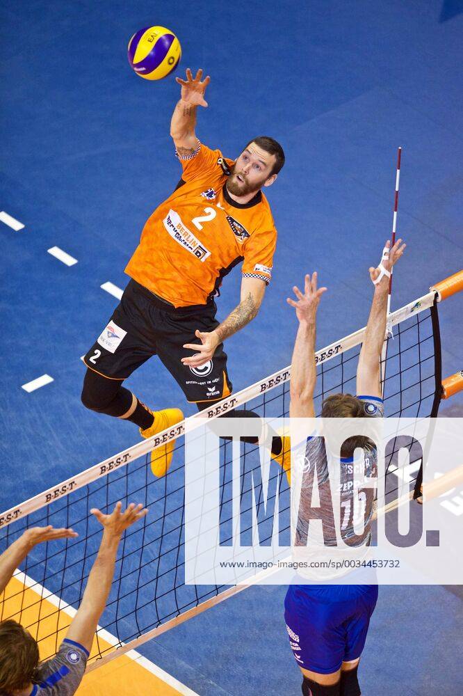 Volleyball berlin 29 04 2018 Volleyball Bundesliga 1 Bundesliga Season 2017 2018 Final Game 2 Berlin Recycling Volleys VFB Friedrichshafen Steven Marshall Berlin No 02 Simon Tischer Friedrichshafen No 10