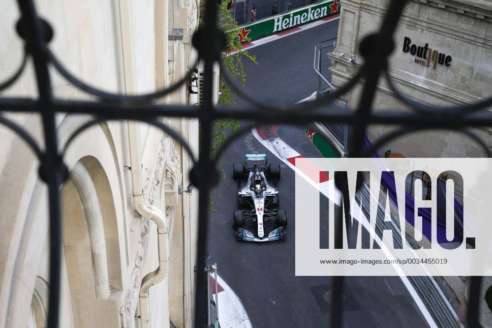 Motorsports: World Championship WM Weltmeisterschaft 2018; Grand Prix Azerbaijan, Grand Prix of Europe, Formula 1 2018 Azerbaijan Grand Prix, 44 Lewis Hamilton (GBR, Mercedes AMG Petronas F1 Team), Baku Azerbaijan