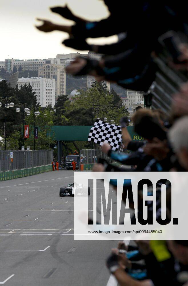 Motorsports: World Championship WM Weltmeisterschaft 2018; Grand Prix Azerbaijan, Grand Prix of Europe, Formula 1 2018 Azerbaijan Grand Prix, 44 Lewis Hamilton (GBR, Mercedes AMG Petronas F1 Team), Baku Azerbaijan