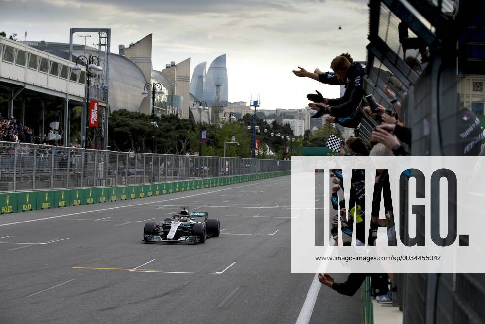 Motorsports: World Championship WM Weltmeisterschaft 2018; Grand Prix Azerbaijan, Grand Prix of Europe, Formula 1 2018 Azerbaijan Grand Prix, Finish 44 Lewis Hamilton (GBR, Mercedes AMG Petronas F1 Team), Baku Azerbaijan