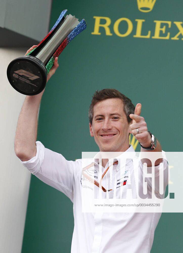 Motorsports: World Championship WM Weltmeisterschaft 2018; Grand Prix Azerbaijan, Grand Prix of Europe, Formula 1 2018 Azerbaijan Grand Prix, The Mercedes delegate lifts the Constructors trophy alongside Kimi Raikkonen, Ferrari, 2nd position, on the podium. Baku Azerbaijan