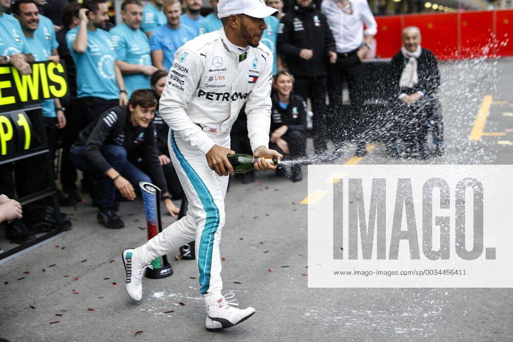 Motorsports: World Championship WM Weltmeisterschaft 2018; Grand Prix Azerbaijan, Grand Prix of Europe, Formula 1 2018 Azerbaijan Grand Prix, 44 Lewis Hamilton (GBR, Mercedes AMG Petronas F1 Team), Baku Azerbaijan