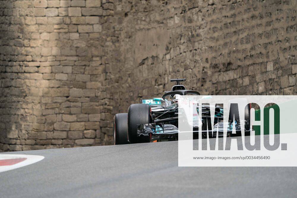 (180429) -- BAKU, April 29, 2018 -- Mercedes Lewis Hamilton of Britain competes during the Azerbaijan Formula One Grand Prix in Baku, Azerbaijan, April 29, 2018. ) (SP)AZERBAIJAN-BAKU-F1-AZERBAIJAN GRAND PRIX WuxZhuang
