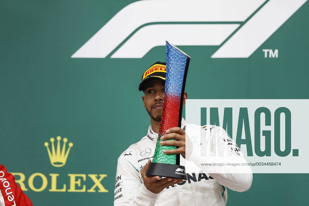HAMILTON Lewis (gbr), Mercedes AMG F1 Petronas GP W09 Hybrid EQ Power+, portrait podium during the 2018 Formula One World Championship WM Weltmeisterschaft Grand Prix of Europe in Azerbaijan from April 26 to 29 in Baku - : World Championship; 2018; Grand Prix Azerbaijan, Grand Prix of Europe, Formula 1 2018 Baku Azerbaijan