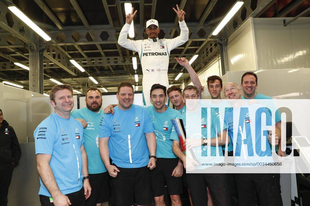 Motorsports: World Championship WM Weltmeisterschaft 2018; Grand Prix Azerbaijan, Grand Prix of Europe, Formula 1 2018 Azerbaijan Grand Prix, 44 Lewis Hamilton (GBR, Mercedes AMG Petronas F1 Team), Baku Azerbaijan