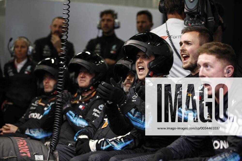 Motorsports: World Championship WM Weltmeisterschaft 2018; Grand Prix Azerbaijan, Grand Prix of Europe, Formula 1 2018 Azerbaijan Grand Prix, Team (GBR, Mercedes AMG Petronas F1 Team), Baku Azerbaijan