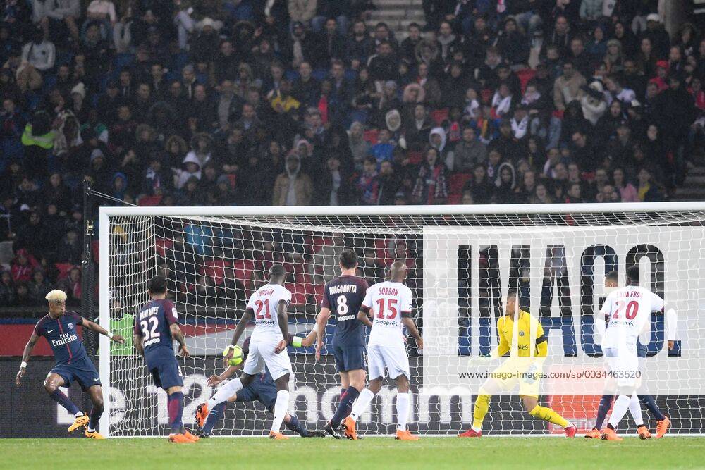 03 PRESNEL KIMPEMBE (PSG) - 16 ALPHONSE AREOLA (PSG) FOOTBALL : Paris SG vs Guingamp - Ligue 1 Conforama - 29 04 2018 FEP Panoramic
