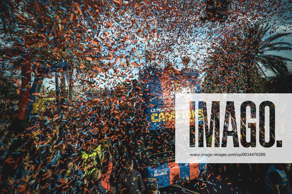 Barcelona, Catalonia, Spain - A confetti canon explodes as thousands of cules fill the streets to follow the FC Barcelona Barca s open top bus victory parade after winning the LaLiga with their eighth double in the club history Tens Of Thousands Attend Parade To Celebrate FC Barcelona s 8th Double - ZUMAo105 20180430_zap_o105_004