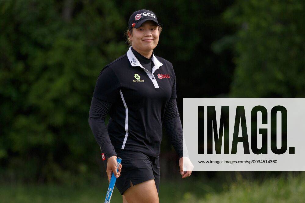 THE COLONY, TX - MAY 04: Ariya Jutanugarn smiles as she walks off the third green during the First Round of the Volunteers of America Texas Classic on May 4, 2018 at the Old American Golf Club in The Colony, TX. (Photo by Andrew Dieb Icon Sportswire) GOLF: MAY 04 LPGA Golf Damen - Volunteers of America Texas Classic Icon1805044261