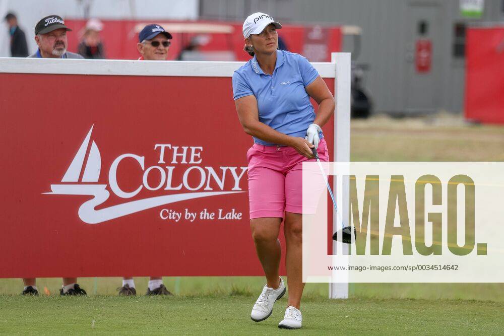 THE COLONY, TX - MAY 04: Angela Stanford watches her tee shot on 1 during the First Round of the Volunteers of America Texas Classic on May 4, 2018 at the Old American Golf Club in The Colony, TX. (Photo by Andrew Dieb Icon Sportswire) GOLF: MAY 04 LPGA Golf Damen - Volunteers of America Texas Classic Icon1805042011