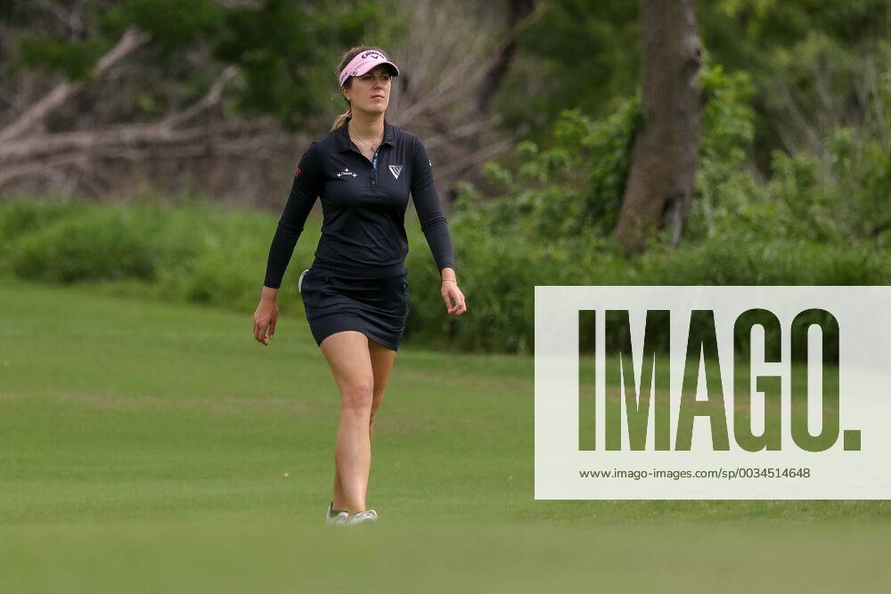 THE COLONY, TX - MAY 04: Sandra Gal of Germany walks up to the green on 3 during the First Round of the Volunteers of America Texas Classic on May 4, 2018 at the Old American Golf Club in The Colony, TX. (Photo by Andrew Dieb Icon Sportswire) GOLF: MAY 04 LPGA Golf Damen - Volunteers of America Texas Classic Icon1805043311