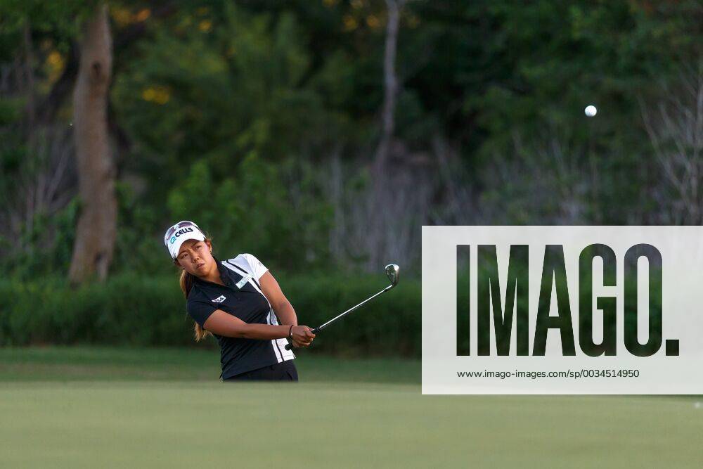 THE COLONY, TX - MAY 04: Jenny Shin of Korea chips onto the 3rd green during the First Round of the Volunteers of America Texas Classic on May 4, 2018 at the Old American Golf Club in The Colony, TX. (Photo by Andrew Dieb Icon Sportswire) GOLF: MAY 04 LPGA Golf Damen - Volunteers of America Texas Classic Icon1805045971