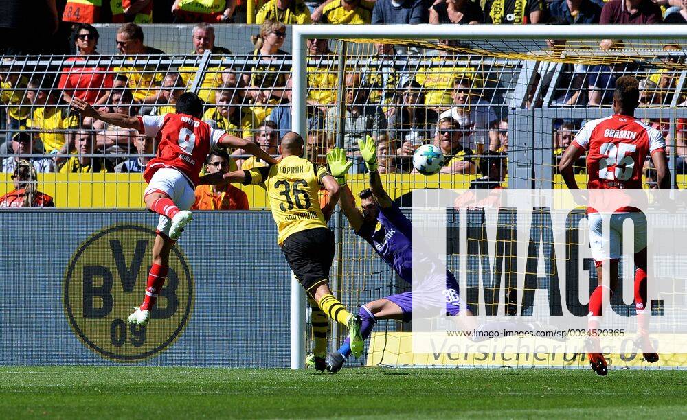 Soccer Bundesliga Germany Men Season 2017 2018 33 Signal Iduna Park Dortmund Bor Dortmund BVB yellow FSV Mainz 05 red Yoshinori Muto Mainz scored the 0-2 goal against Ömer Toprak BVBs Roman Bürki BVB action
