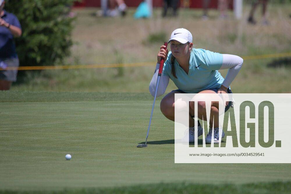 THE COLONY, TX - MAY 05: Caroline Inglis (USA) looks over the green at hole 3 during the Volunteers of America LPGA Golf Damen Texas Classic on May 5, 2018 at the Old American Golf Club in The Colony, TX. (Photo by George Walker Icon Sportswire) GOLF: MAY 05 LPGA - Volunteers of America Texas Classic Icon18050510