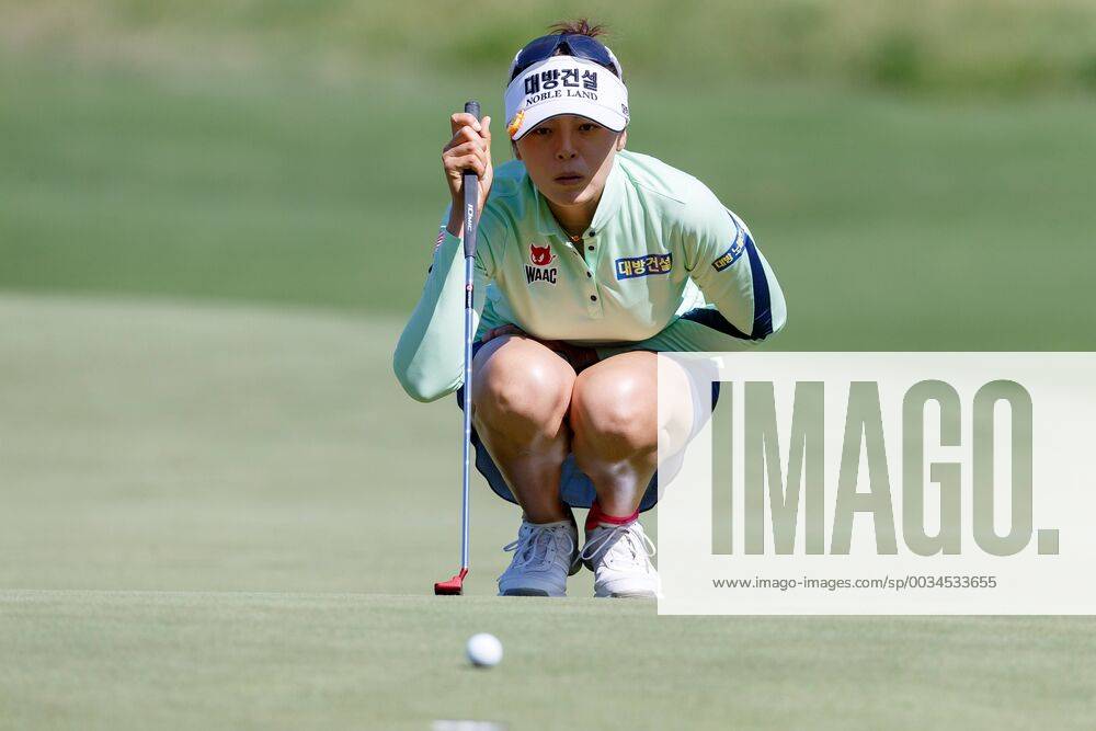 THE COLONY, TX - MAY 05: Mi Jung Hur lines up her putt on 3 during the LPGA Golf Damen Volunteers of America Texas Classic on May 5, 2018 at the Old American Golf Club in The Colony, TX. (Photo by Andrew Dieb Icon Sportswire) GOLF: MAY 05 LPGA - Volunteers of America Texas Classic Icon180505220