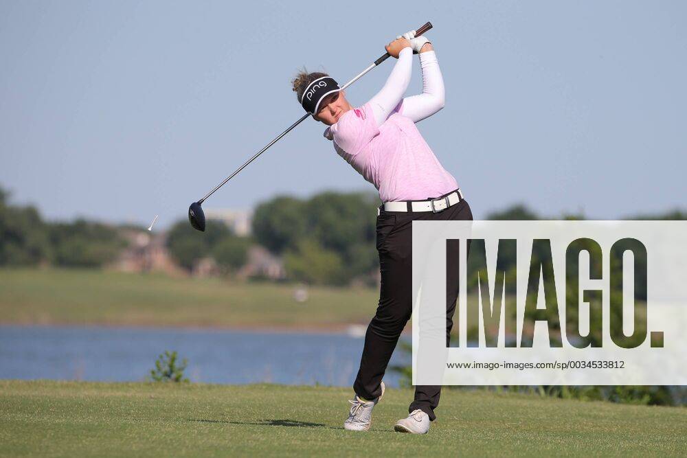 THE COLONY, TX - MAY 05: Brooke M. Henderson (CAN) hits from the 6th tee during the Volunteers of America LPGA Golf Damen Texas Classic on May 5, 2018 at the Old American Golf Club in The Colony, TX. (Photo by George Walker Icon Sportswire) GOLF: MAY 05 LPGA - Volunteers of America Texas Classic Icon18050519