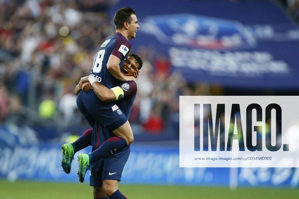 Joie LO CELSO Giovani (PSG) avec Thiago SILVA (PSG) FOOTBALL : Les Herbiers vs Paris Saint Germain - Finale Coupe de France - 08 05 2018 GwendolineLeGoff Panoramic
