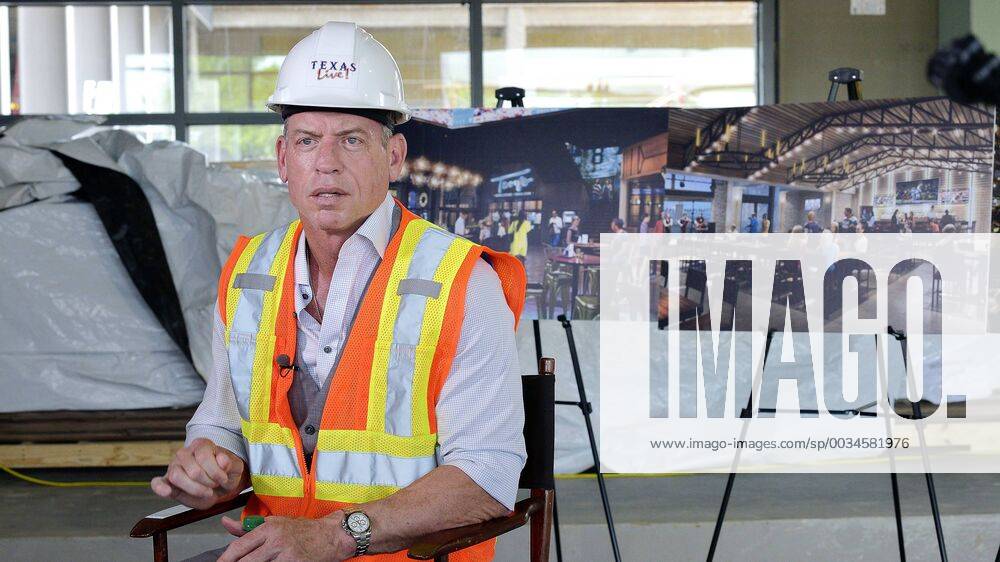 Arlington, TX, USA - Troy Aikman announces the new restaurant to open at Texas Live! during a media tour of the construction site on Tuesday, May 8, 2018 in Arlington, Texas. A media tour of the construction site for the new Texas Live! - ZUMAm67_ 20180508_zaf_m67_010