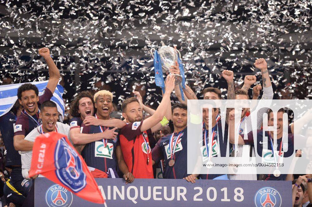 05 MARQUINHOS (PSG) - 16 ALPHONSE AREOLA (PSG) - 25 ADRIEN RABIOT (PSG) - 03 PRESNEL KIMPEMBE (PSG) - 02 THIAGO SILVA (PSG) - 11 ANGEL DI MARIA (PSG) - 01 KEVIN TRAPP (PSG) - 18 GIOVANI LO CELSO (PSG) - 06 Sebastien Flochon (her) - JOIE - TROPHEE FOOTBALL : Les Herbiers vs Paris SG - Coupe de France - Finale - 08 05 2018 AnthonyBIBARD FEP Panoramic