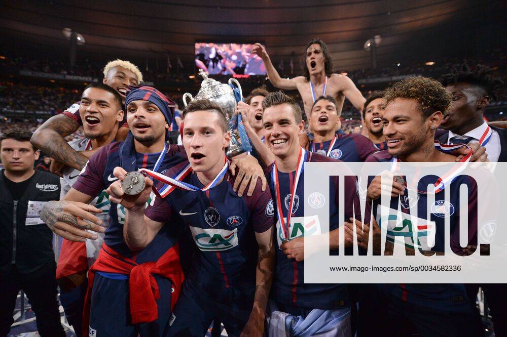 03 PRESNEL KIMPEMBE (PSG) - 16 ALPHONSE AREOLA (PSG) - 20 LAYVIN KURZAWA (PSG) - 23 JULIAN DRAXLER (PSG) - 18 GIOVANI LO CELSO (PSG) - 09 EDINSON CAVANI (PSG) - 02 THIAGO SILVA (PSG) - 10 NEYMAR JR (PSG) - JOIE FOOTBALL : Les Herbiers vs Paris SG - Coupe de France - Finale - 08 05 2018 AnthonyBIBARD FEP Panoramic
