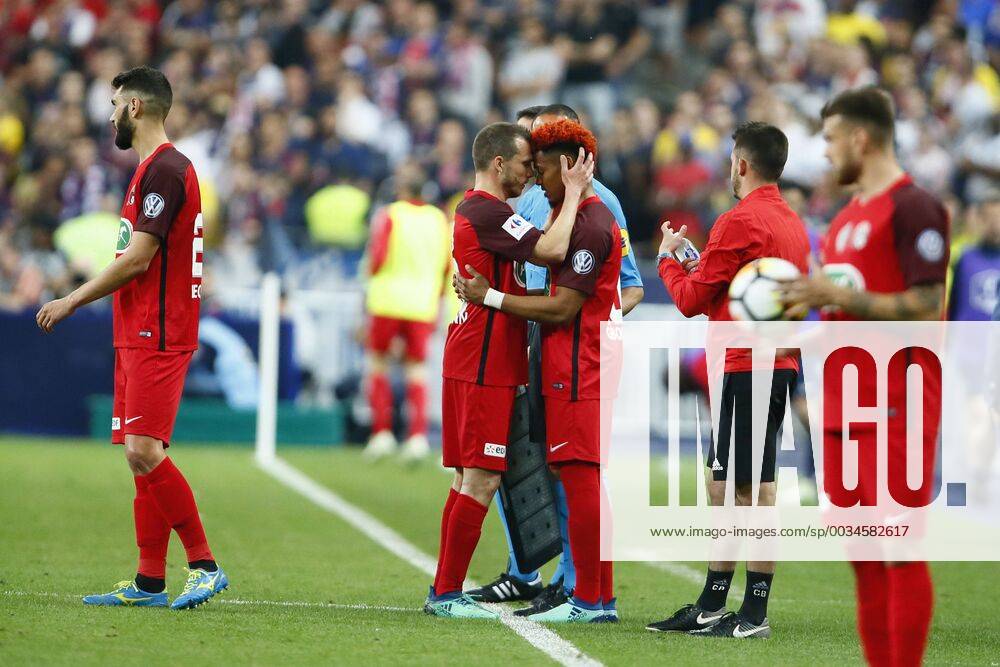 - SPORT Lassana Diarra (PSG) sortie et Ambroise Gboho (Les Herbiers) entree FOOTBALL : Les Herbiers vs Paris Saint Germain - Finale Coupe de France - 08 05 2018 GwendolineLeGoff Panoramic