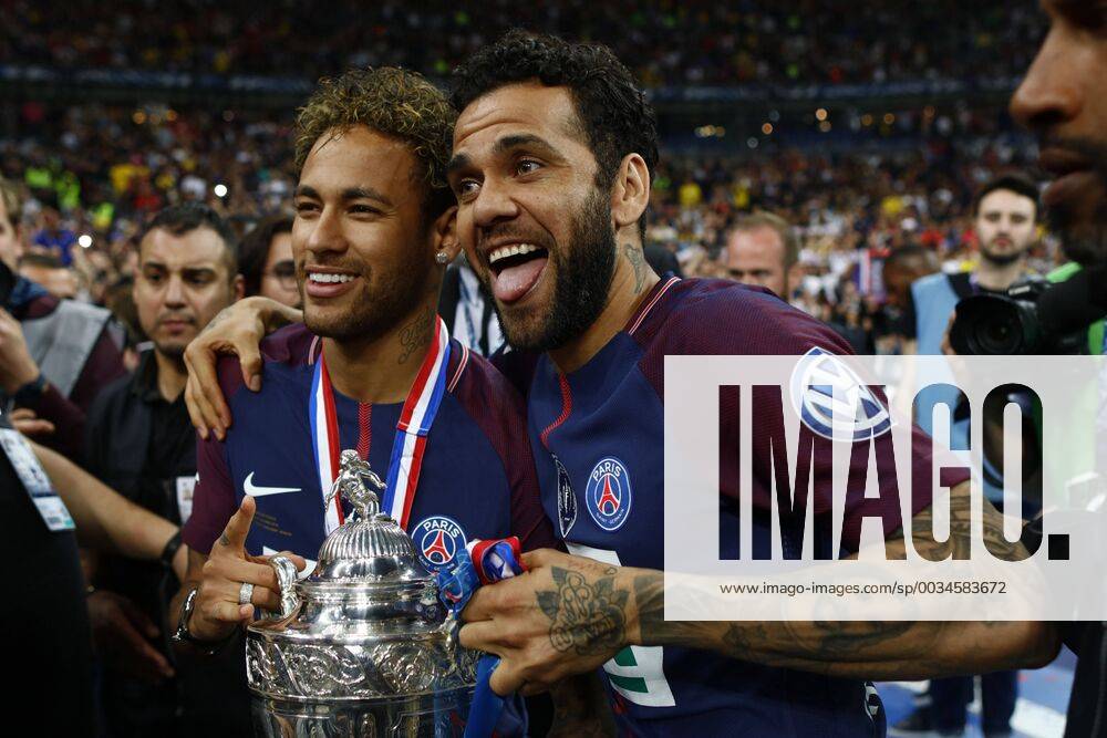 Paris, France - Neymar Jr, Dany Alves during French Cup final (Coupe de France) between Les Herbiers VF and Paris Saint-Germain (PSG) at Stade de France on May 8, 2018 in Saint-Denis near Paris, France. Les Herbiers VF v Paris Saint-Germain - Coupe de France Final - ZUMAn230 20180509_zaa_n230_505