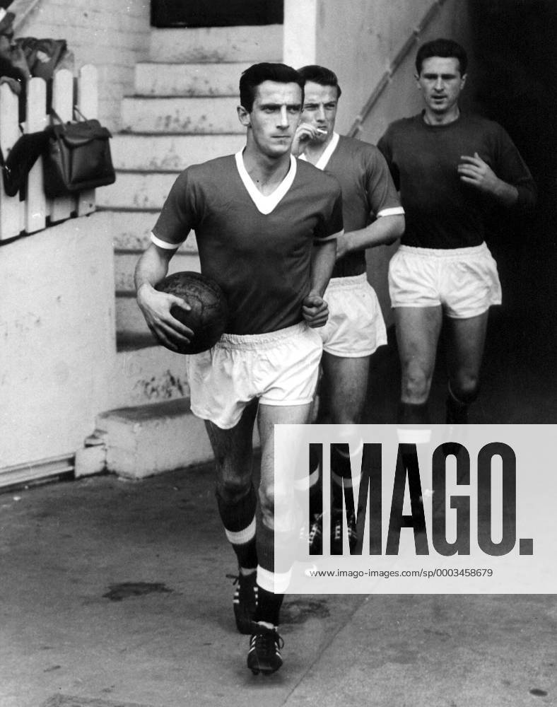 Dennis Viollett (Manchester United, vorn) - Einmarsch - Fußball Herren English First Division 1959 1960, One, 1. Englische Liga, ManU, Vneg Vsw Gruppe Aufnahmedatum geschätzt Fußball Herren English First Division 1959 1960, One, 1. Englische Liga, ManU, Vneg Vsw Gruppe Aufnahmedatum geschätzt