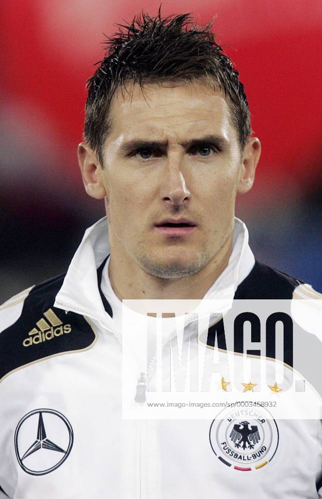 Miroslav Klose (Deutschland) - Nationalhymne Fußball Länderspiel Herren Freundschaftsspiel 2008, Testspiel, Test, Nationalmannschaft Porträt Wien Fußball Länderspiel Herren Freundschaftsspiel 2008, Testspiel, Test, Nationalmannschaft Porträt Wien