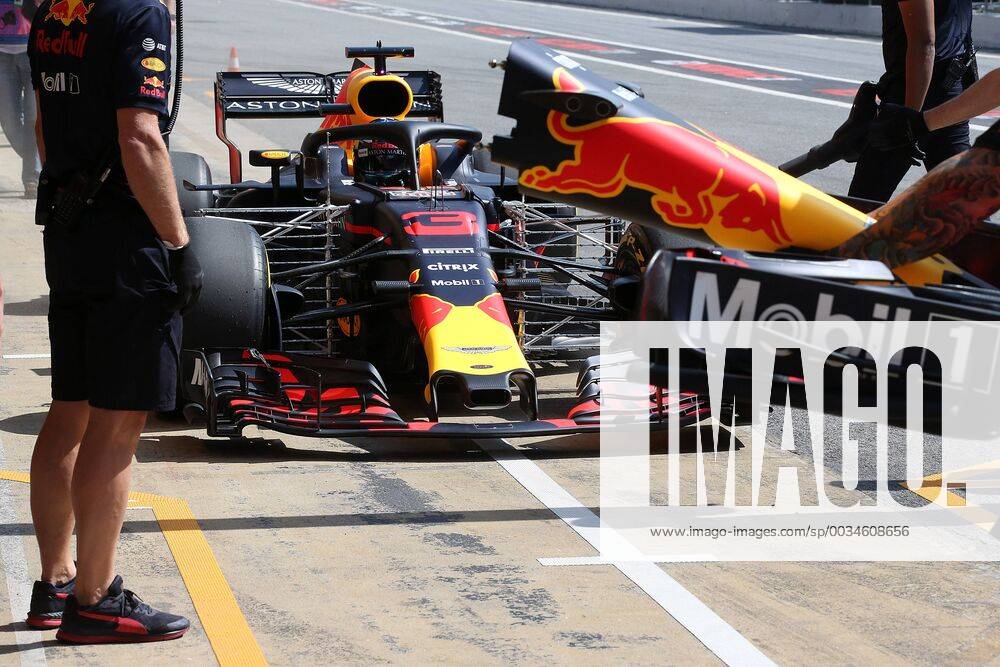 Photo4 LaPresse 11 05 2018 Barcelona, Spain Grand Prix Formula One Spain 2018 In the pic: Daniel Ricciardo (AUS) Red Bull Racing RB14 & xa9; Photo4 LaPresse 11 05 2018 Barcelona, Spain Sport Grand Prix Formula One Spain 2018 In the pic: Daniel Ricciardo (AUS) Red Bull Racing RB14