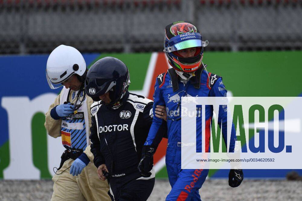 Brendon Hartley of New Zealand and Scuderia Toro Rosso walks from his car after crashing during final practice for the Spanish Formula One Grand Prix at Circuit de Catalunya on May 12, 2018 in Montmelo, Spain. Breton CordonxPressx xSpanishxF1xGrandxPrixx-xPracticex