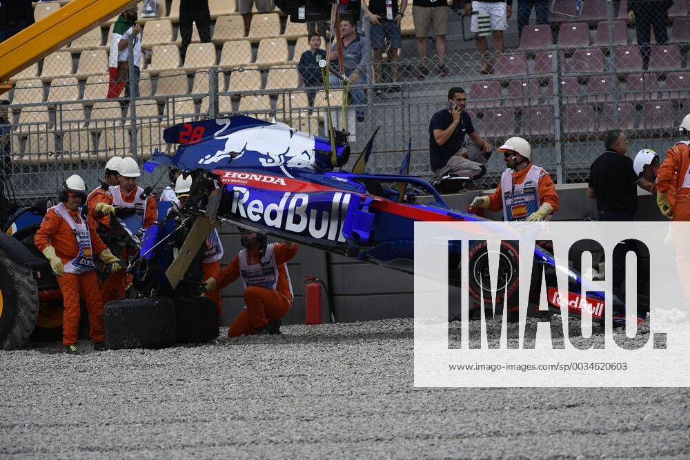 The car of Brendon Hartley of New Zealand and Scuderia Toro Rosso is recovered from the track after he crashed during final practice for the Spanish Formula One Grand Prix at Circuit de Catalunya on May 12, 2018 in Montmelo, Spain. Breton CordonxPressx xSpanishxF1xGrandxPrixx-xPracticex