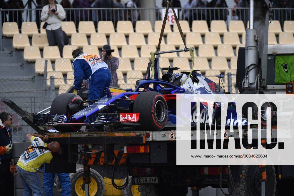 The car of Brendon Hartley of New Zealand and Scuderia Toro Rosso is recovered from the track after he crashed during final practice for the Spanish Formula One Grand Prix at Circuit de Catalunya on May 12, 2018 in Montmelo, Spain. Breton CordonxPressx xSpanishxF1xGrandxPrixx-xPracticex