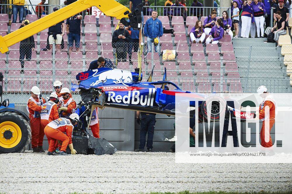 12th May, Circuit de Barcelona, Barcelona, Spain; Spanish Formula One Grand Prix, Saturday qualifying; Barcelona, Brendon Hartley of the Toro Rosso Team crashes his car into the wall heavily and is out of qualifying ActionPlus12023887