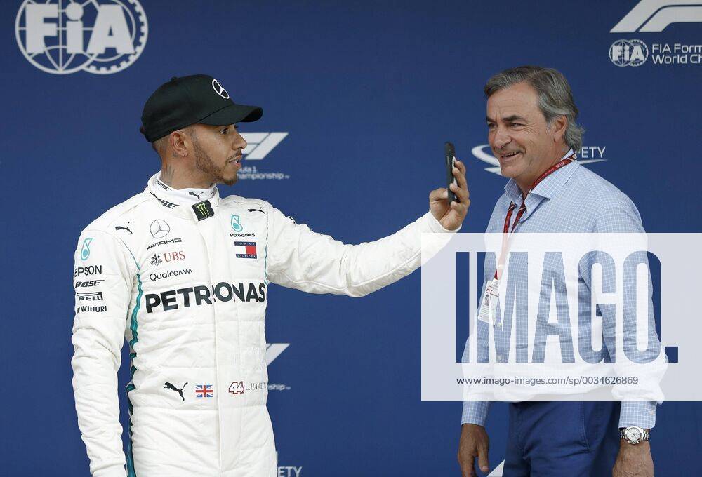 British F-1 driver Lewis Hamilton (L), of Mercedes GP team, takes a selfie next to Spanish rally driver Carlos Sainz (R) after winning the pole position after the qualifying session for F-1 Spain GP race at Circuito de Barcelona-Cataluna circuit in Montmelo, outside Barcelona, Spain, 12 May 2018. The race will be held on 13 May 2018. Qualifying session for F-1 Spain GP race !ACHTUNG: NUR REDAKTIONELLE NUTZUNG!