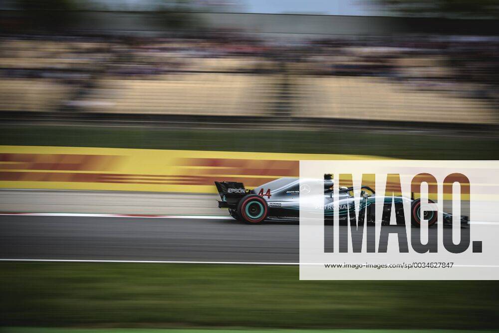 Barcelona, Catalonia, Spain - LEWIS HAMILTON (GBR) drives during the third practice session of the Spanish GP at Circuit de Barcelona - Catalunya in his Mercedes W09 EQ Power F1 2018: Spanish Grand Prix: Practice Three - ZUMAo105 20180512_zap_o105_055