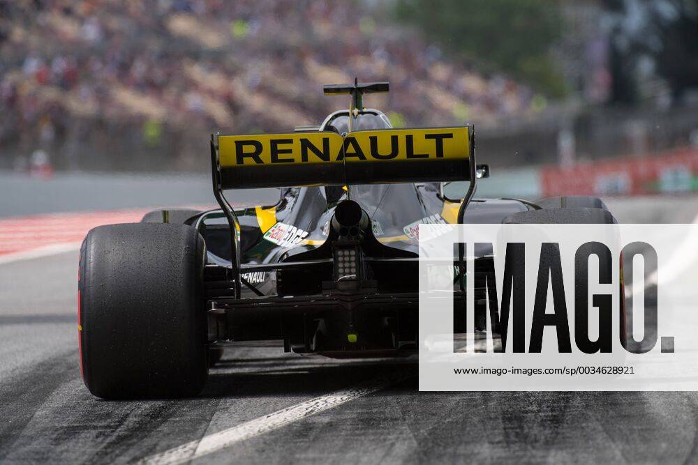 Carlos Sainz of Spain driving the (55) Renault Formula One Team RS18 coming out of pitlane during the qualifying for Spanish Formula One Grand Prix at Circuit de Catalunya on May 12, 2018 in Montmelo, Spain. Breton CordonxPressx xSpanishxF1xGrandxPrixx-xQualifyingx