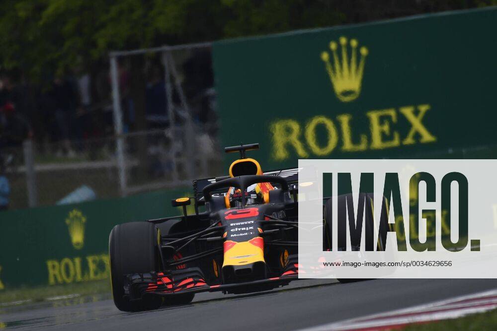 Daniel Ricciardo of Australia driving the (3) Aston Martin Red Bull Racing RB14 TAG Heuer on track during qualifying for the Spanish Formula One Grand Prix at Circuit de Catalunya on May 12, 2018 in Montmelo, Spain. Breton CordonxPressx xSpanishxF1xGrandxPrixx-xQualifyingx