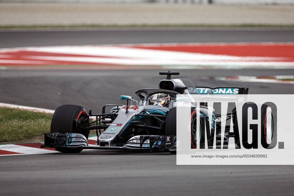 Montmelo, Spain - 44 Lewis Hamilton from Great Britain Mercedes W09 Hybrid EQ Power+ team Mercedes GP during the Qualifying of the Spanish Formula One Grand Prix at Circuit de Catalunya on May 12, 2018 in Montmelo, Spain. Spanish F1 Grand Prix - Qualifying - ZUMAn230 20180512_zaa_n230_962